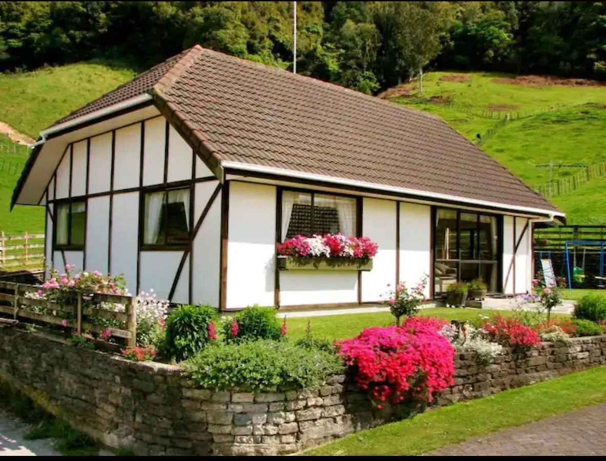 Holiday home Skyline Mountain View Cottage Rotorua