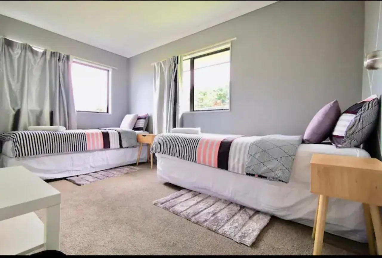 Skyline Mountain View Cottage Rotorua Holiday home